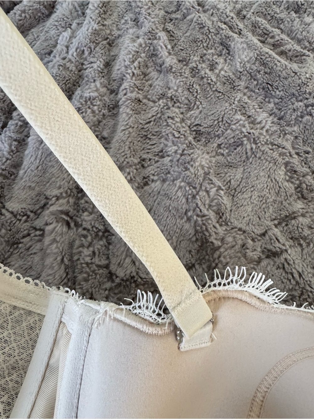 Victoria's Secret Cream Lace Longline Balconette Bra - Picture 6 of 9